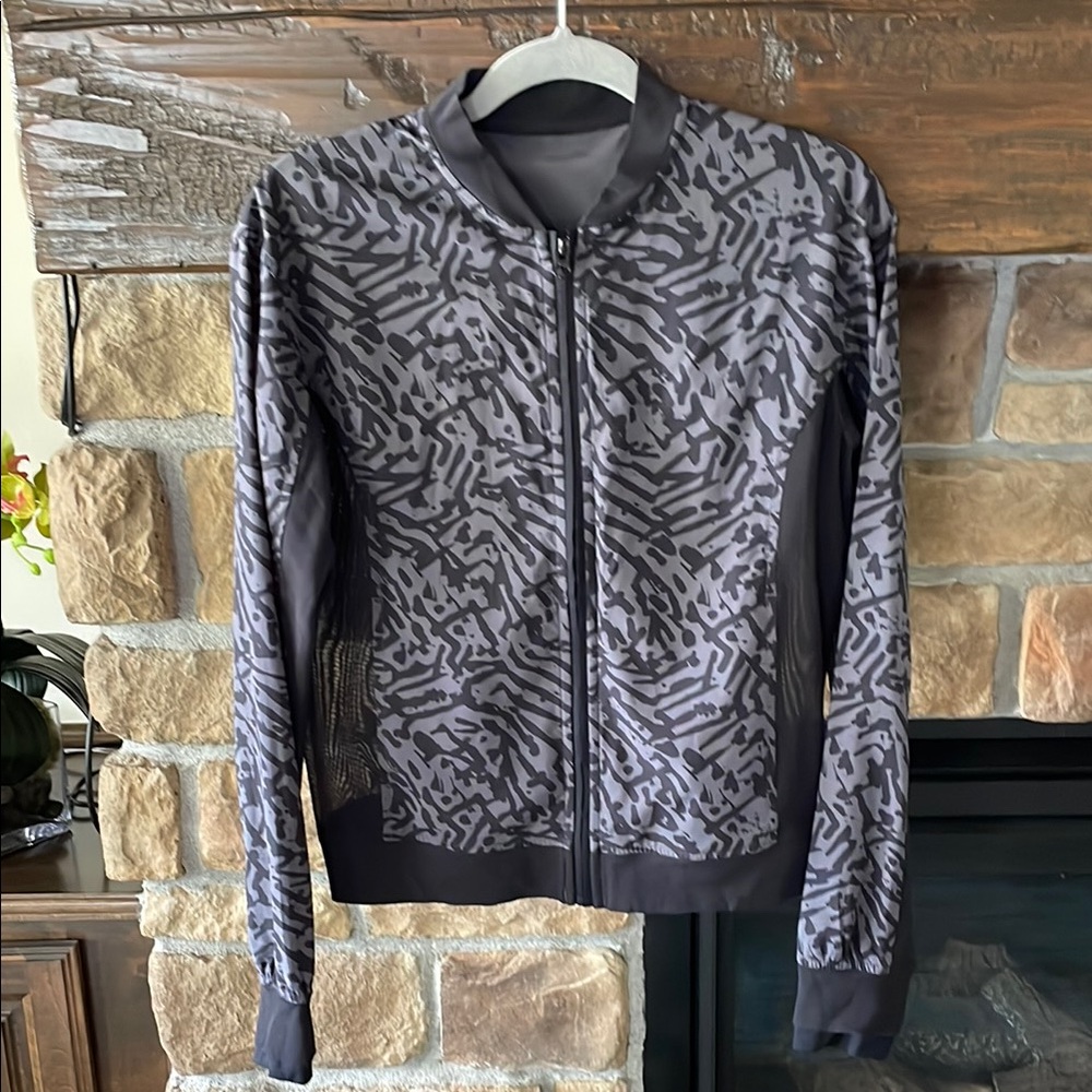 Lululemon Noir Jacket